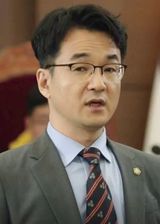 Kim Seong Yong
